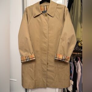 Vintage Burberrys’ London Heritage Camden Coat | Size 08R UK| Mid-Length Beige